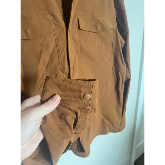 Men's Lululemon Long Sleeve overshirt Brown Casual Button Down Medium - Picture 4 of 7